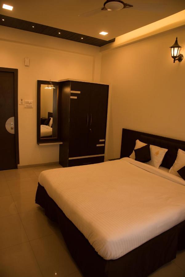 Hotel Rajratna Executive Supe Εξωτερικό φωτογραφία