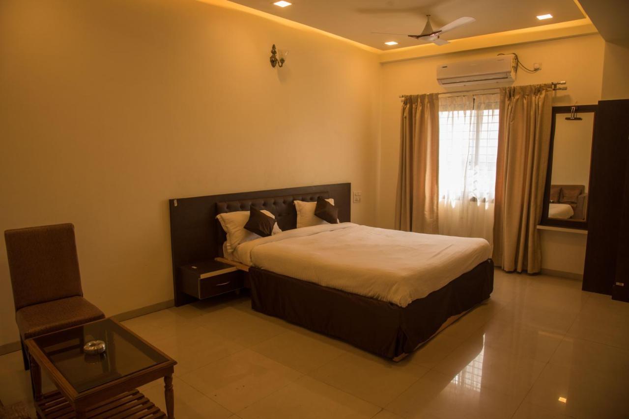 Hotel Rajratna Executive Supe Εξωτερικό φωτογραφία
